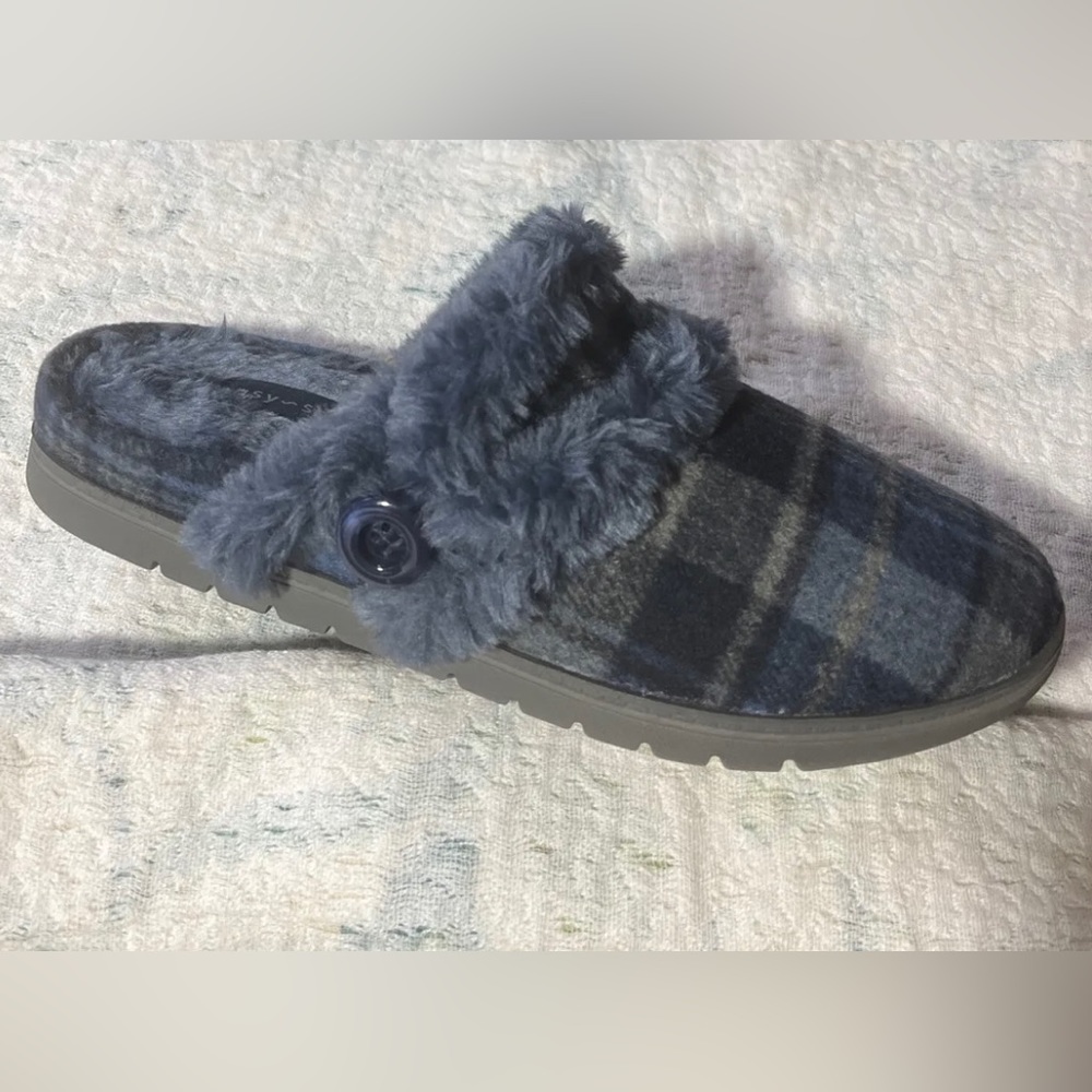 NIB Women’s Easy Spirit Season2 Slipper in Dark Blue Plaid, Size 9 M